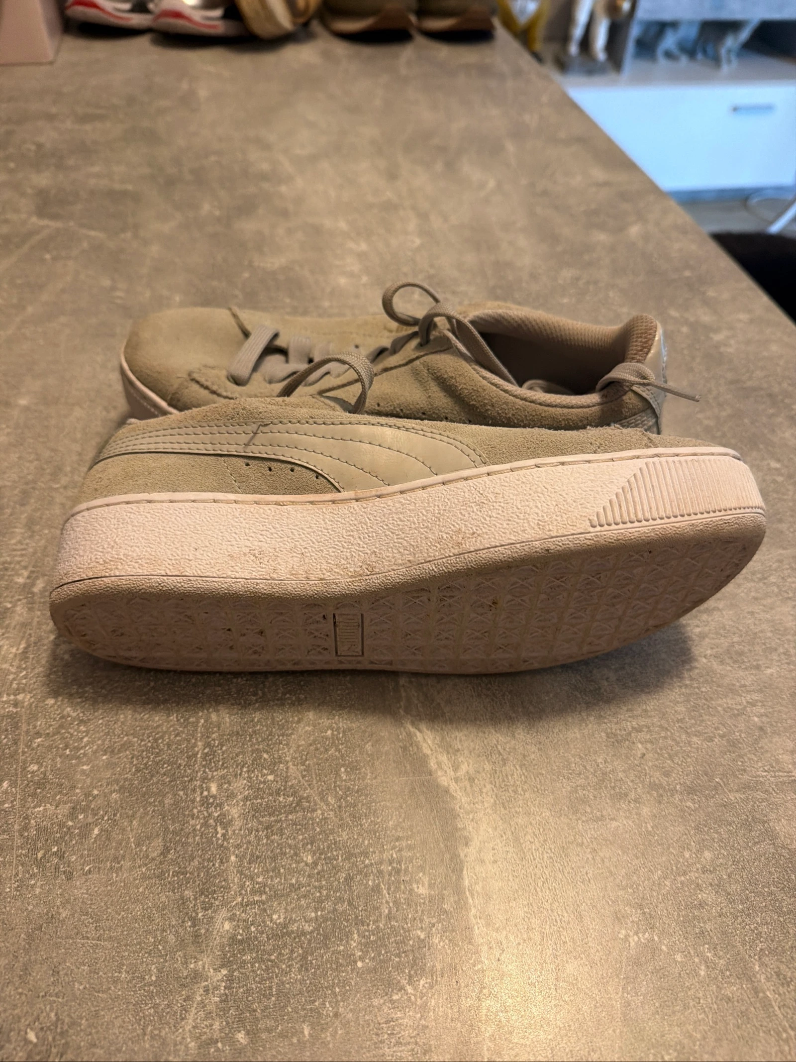 Zapato puma caqui con suela blanca talla 38 en buen estado – photo 5